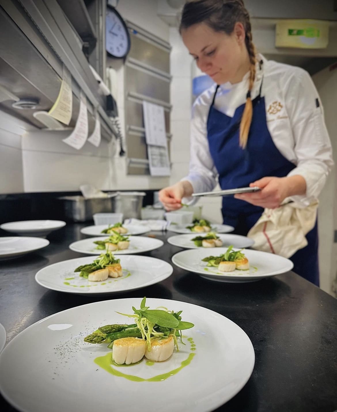 Cooking scallops in paris